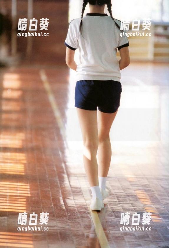 走进Tiny Asa女孩的世界，感受无圣光套图中那些难以捉摸的纯真瞬间.txt